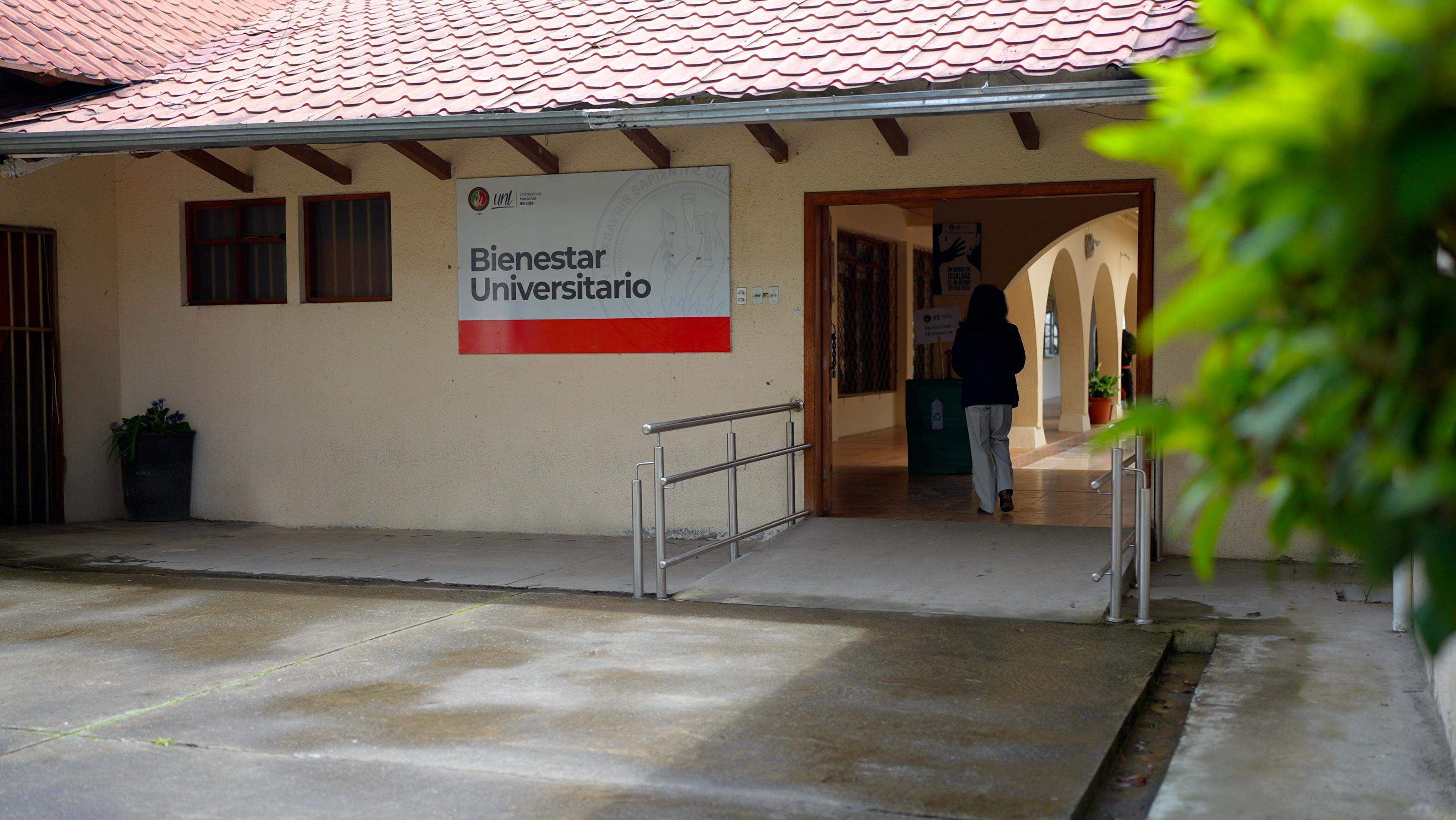 Entrada de la Unidad de Bienestar Universitario